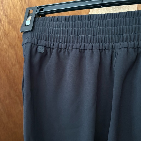 LULULEMON sz 4 With The Flow Black Pants Wrap Front Travel Woven - Picture 5 of 7